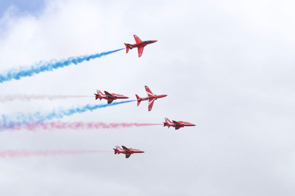 RED ARROWS OPEN THE SHOW